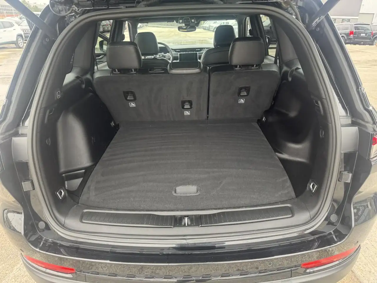 Jeep Grand Cherokee снимка Jeep Grand Cherokee