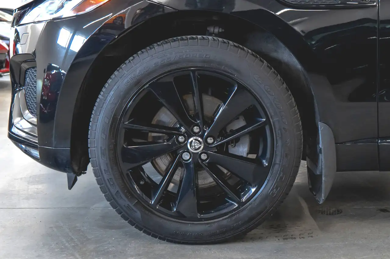 Jaguar F-Pace photo Jaguar F-Pace