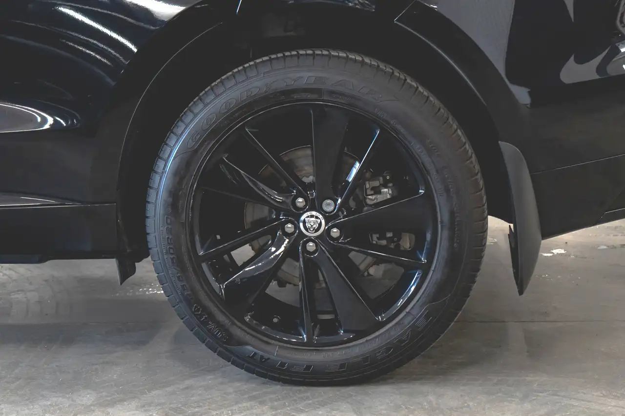 Jaguar F-Pace photo Jaguar F-Pace