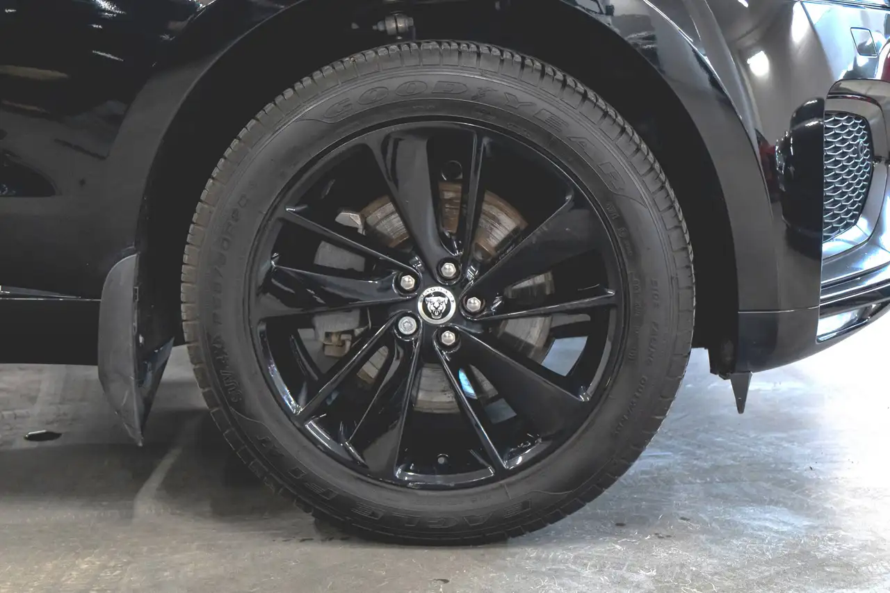 Jaguar F-Pace photo Jaguar F-Pace