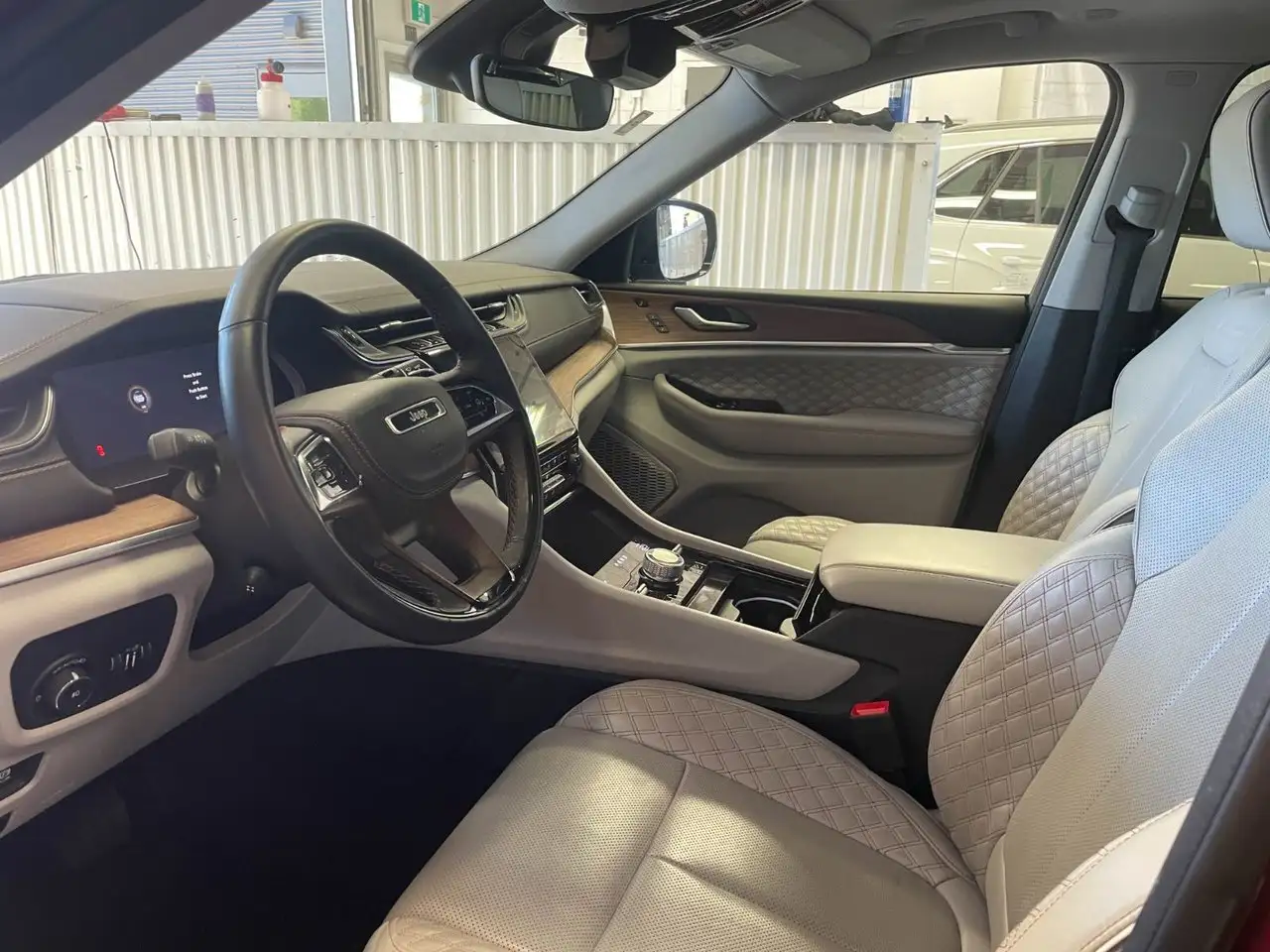 Jeep Grand Cherokee снимка Jeep Grand Cherokee