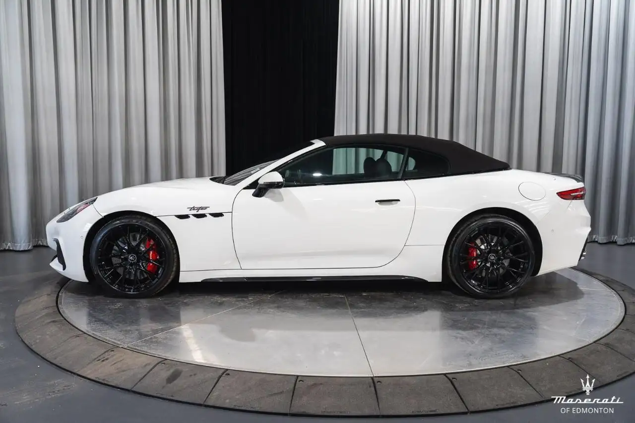 Maserati GranCabrio снимка Maserati GranCabrio
