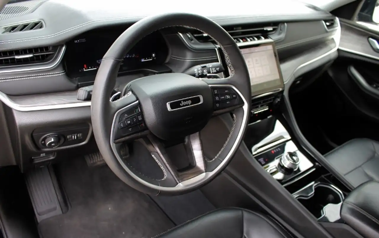 Jeep Grand Cherokee снимка Jeep Grand Cherokee