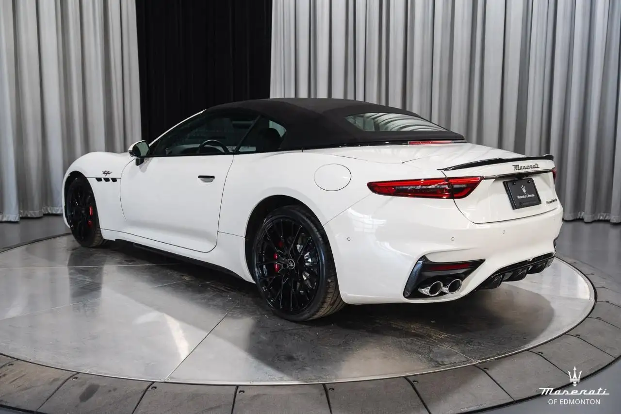 Maserati GranCabrio снимка Maserati GranCabrio
