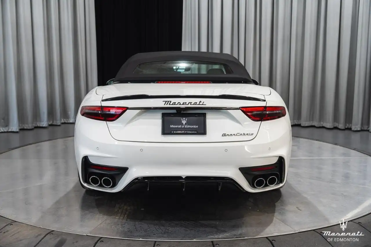 Maserati GranCabrio снимка Maserati GranCabrio