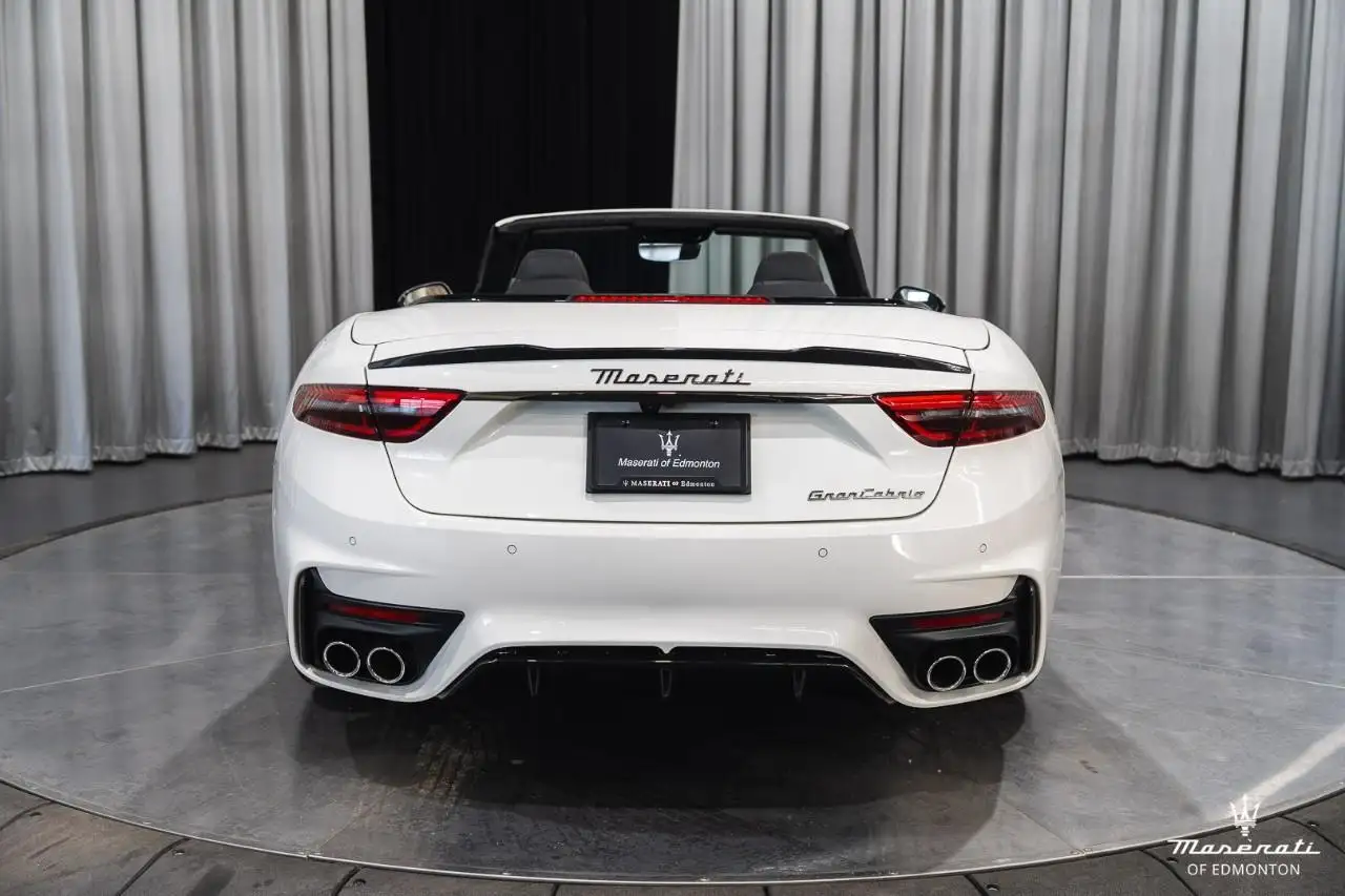 Maserati GranCabrio снимка Maserati GranCabrio