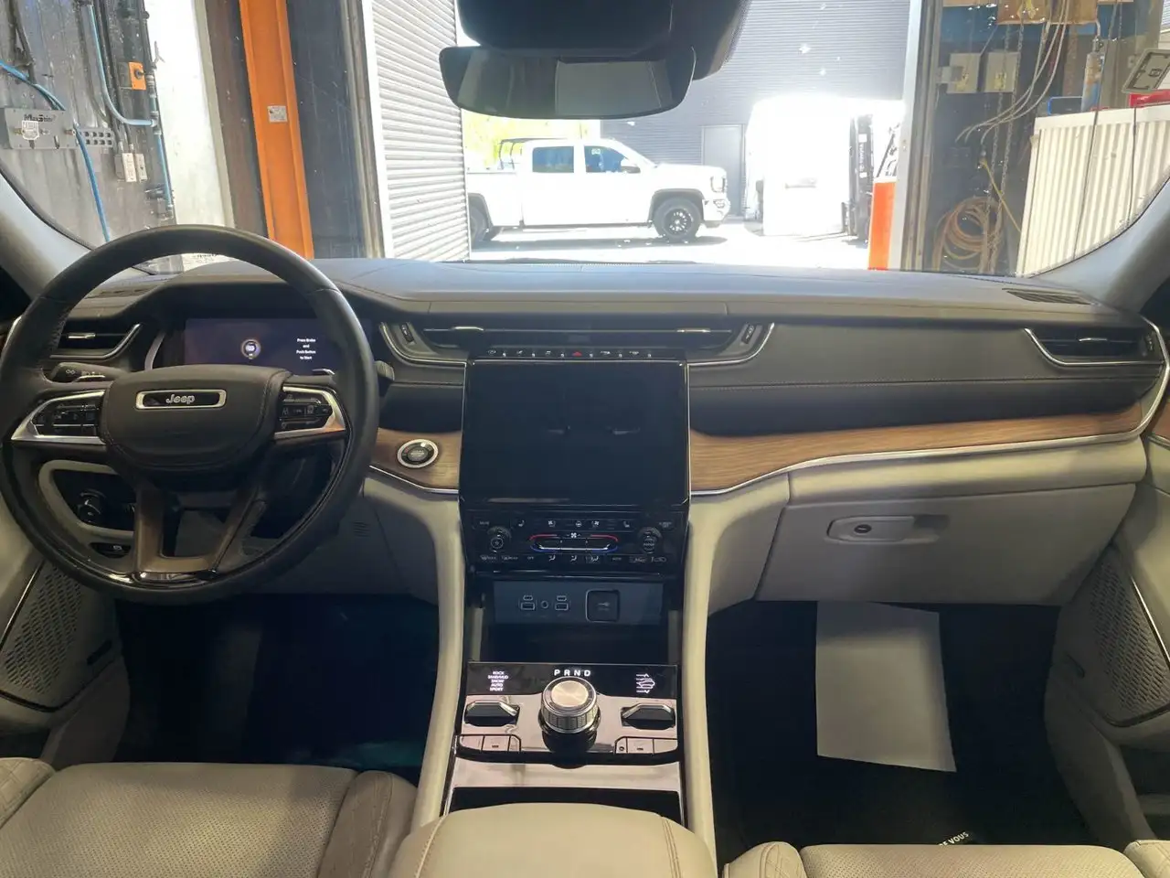 Jeep Grand Cherokee снимка Jeep Grand Cherokee
