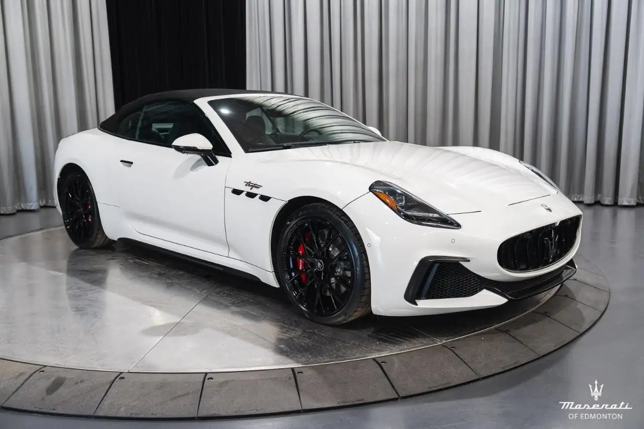 Maserati GranCabrio снимка Maserati GranCabrio