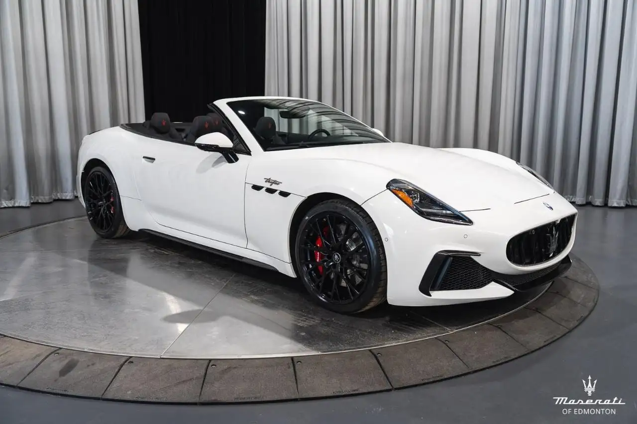 Maserati GranCabrio снимка Maserati GranCabrio