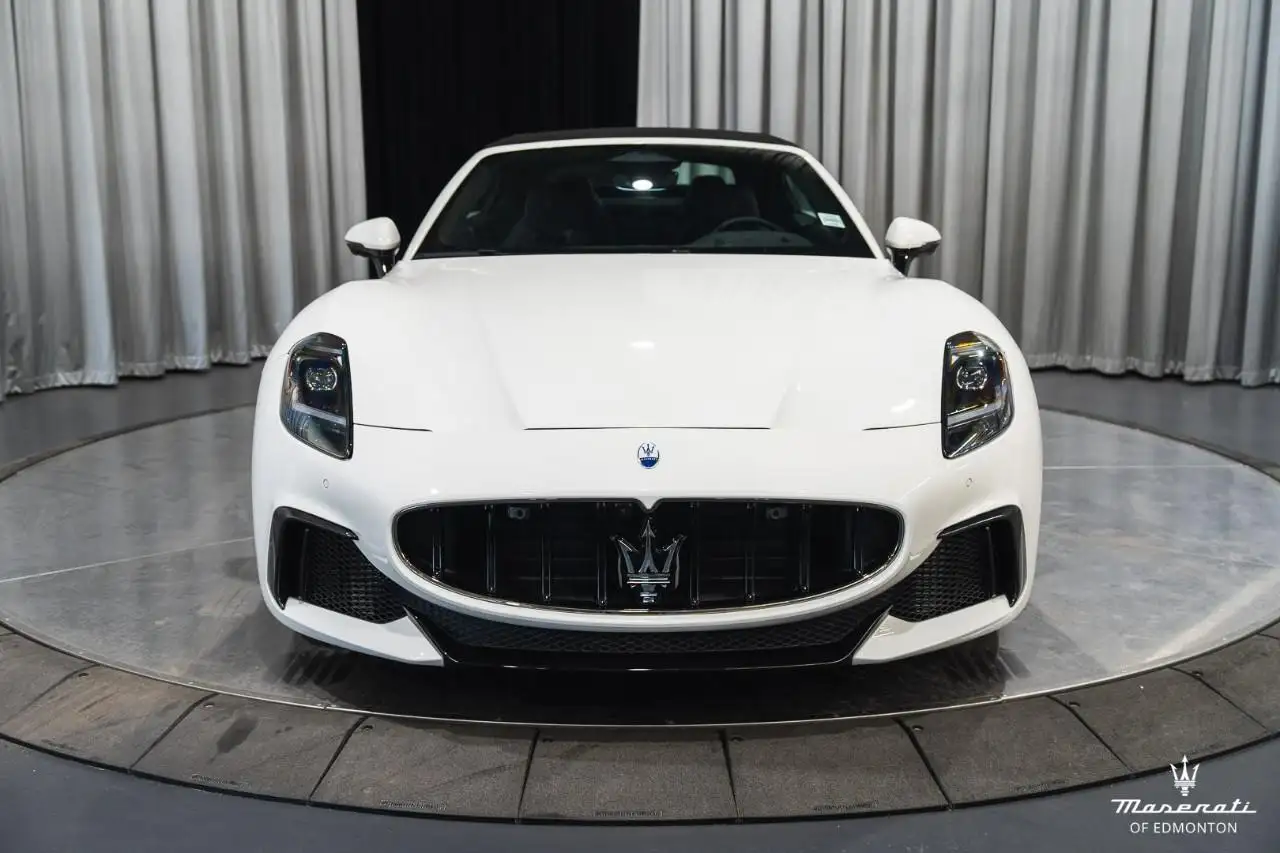 Maserati GranCabrio снимка Maserati GranCabrio