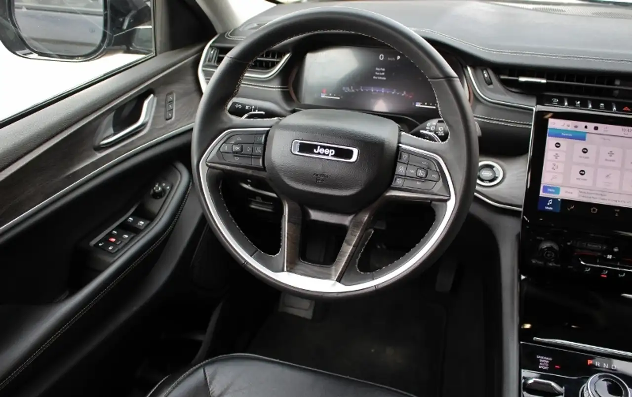 Jeep Grand Cherokee снимка Jeep Grand Cherokee