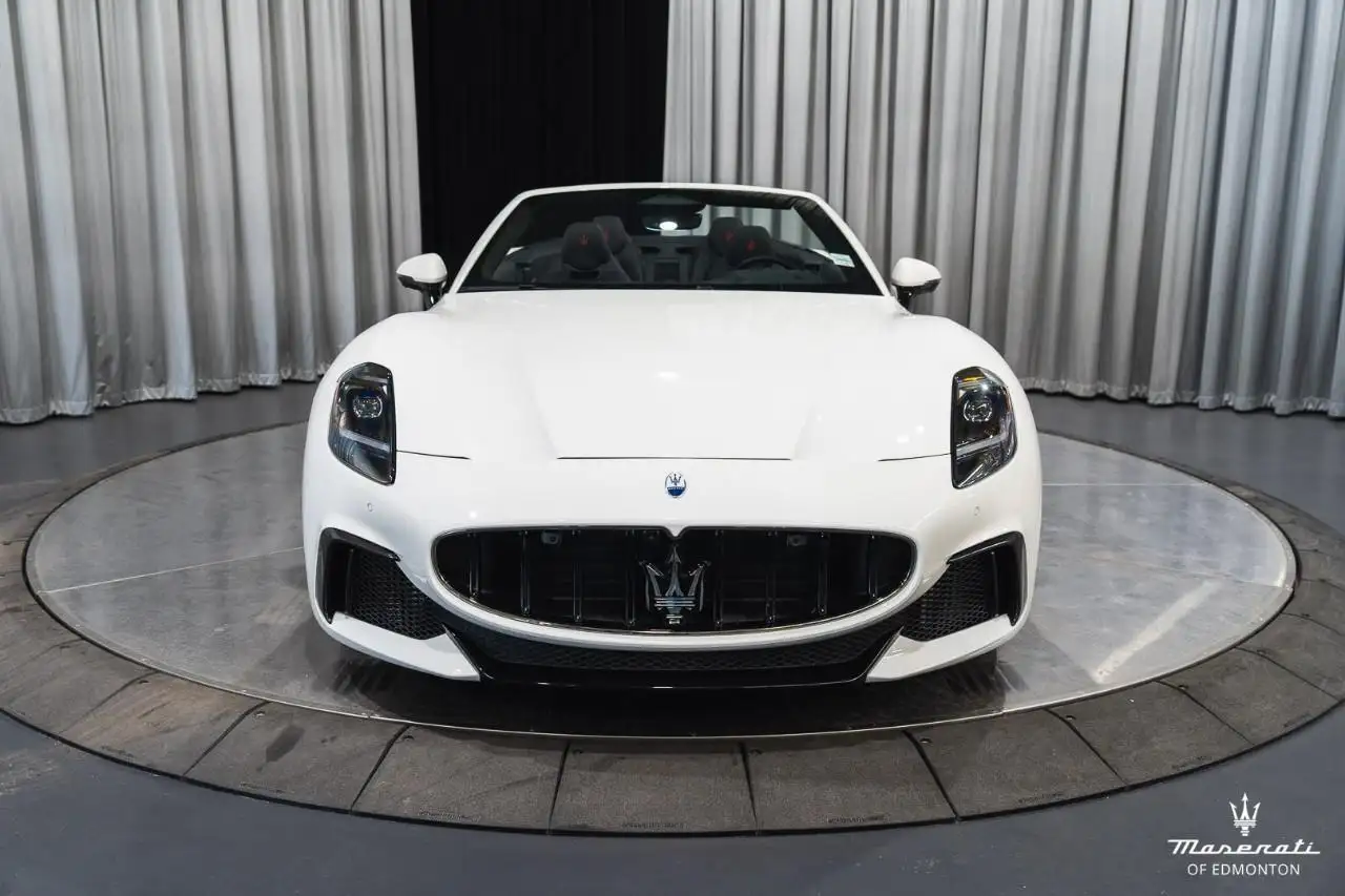 Maserati GranCabrio снимка Maserati GranCabrio
