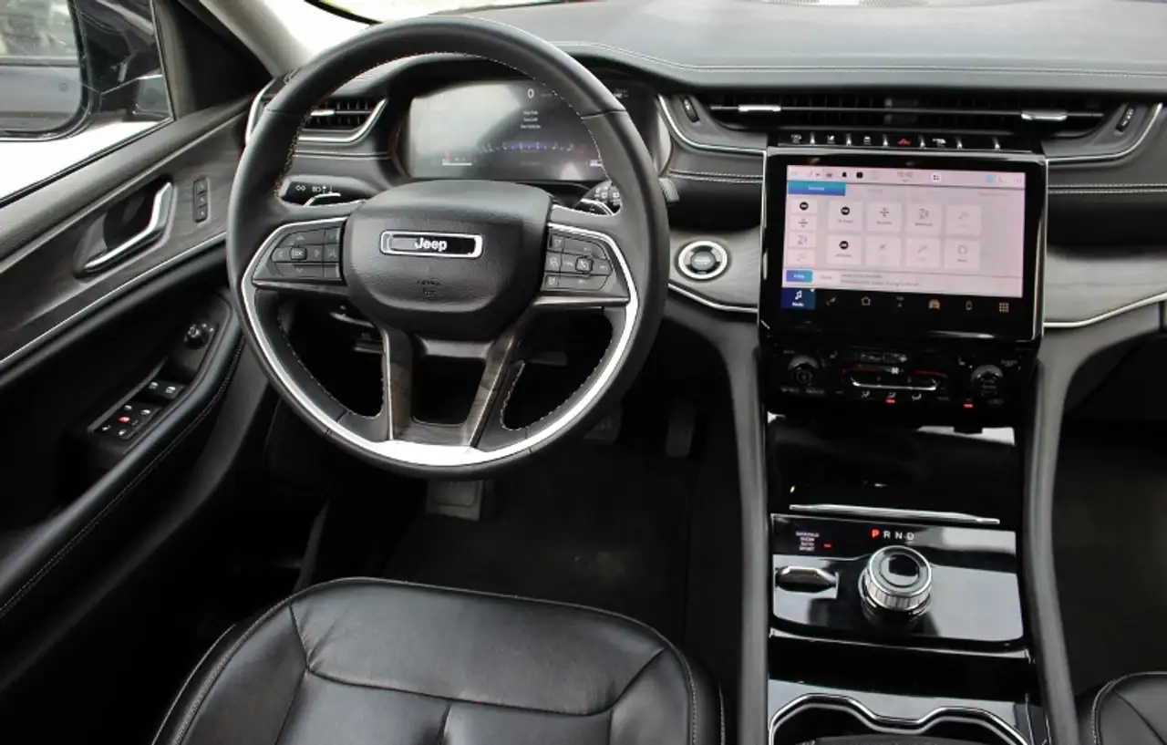 Jeep Grand Cherokee снимка Jeep Grand Cherokee