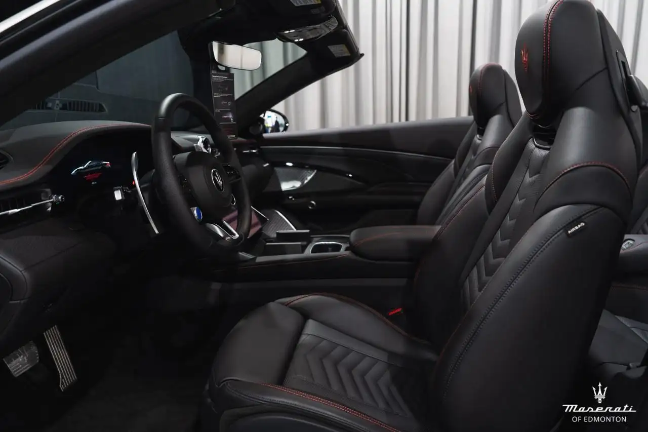 Maserati GranCabrio снимка Maserati GranCabrio