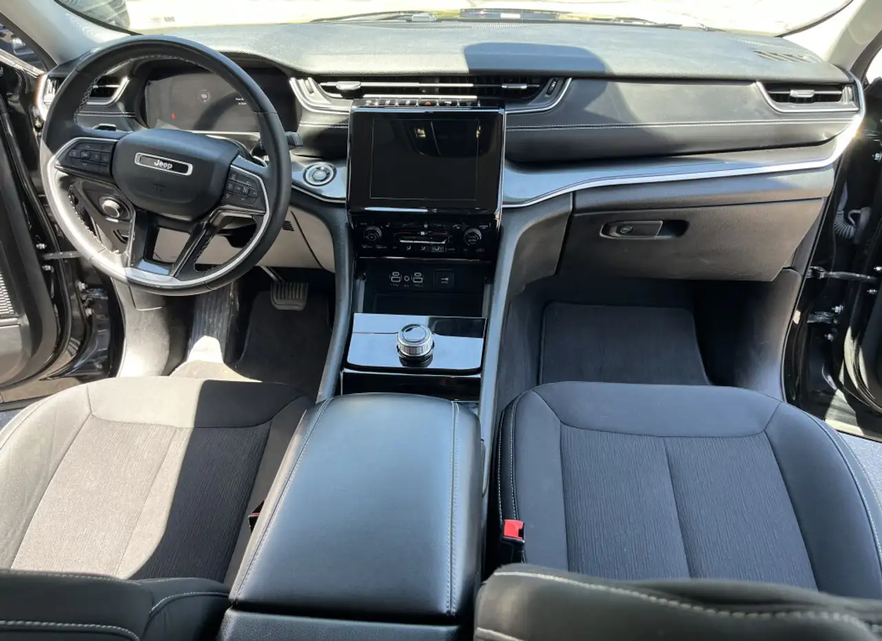 Jeep Grand Cherokee снимка Jeep Grand Cherokee