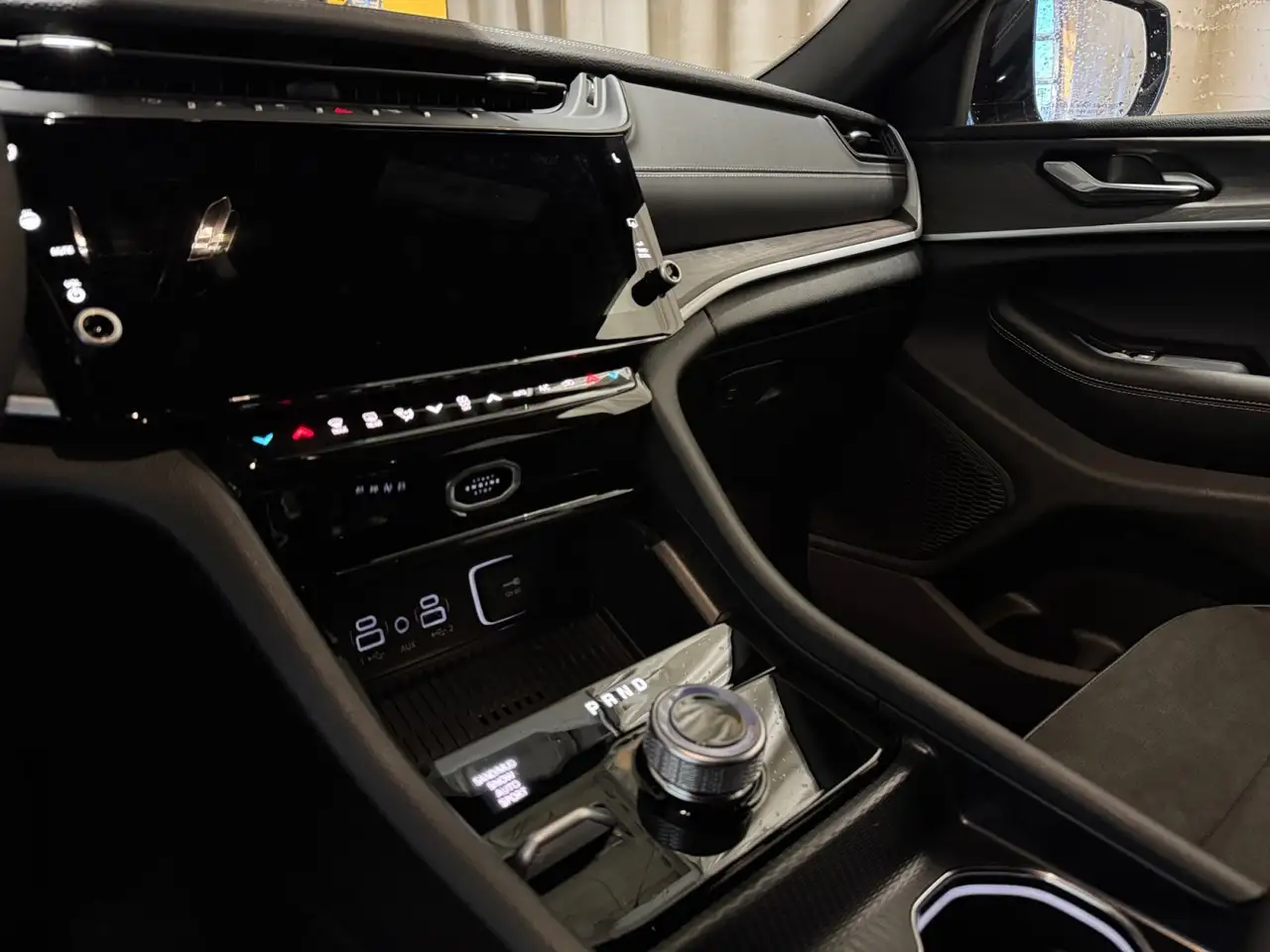 Jeep Grand Cherokee снимка Jeep Grand Cherokee