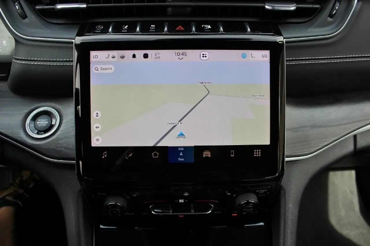 Jeep Grand Cherokee снимка Jeep Grand Cherokee