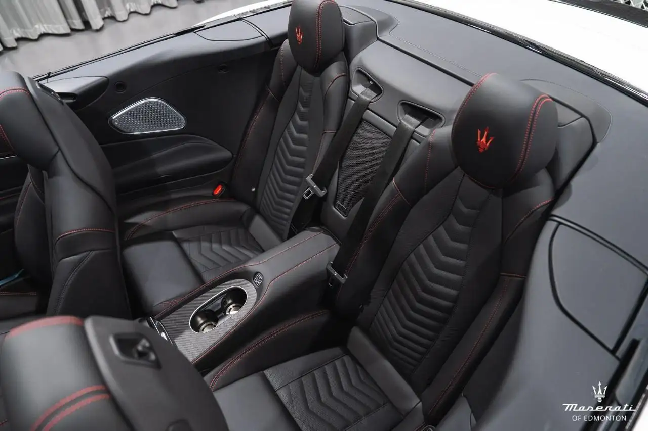 Maserati GranCabrio снимка Maserati GranCabrio