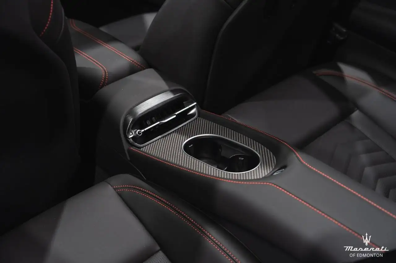 Maserati GranCabrio снимка Maserati GranCabrio