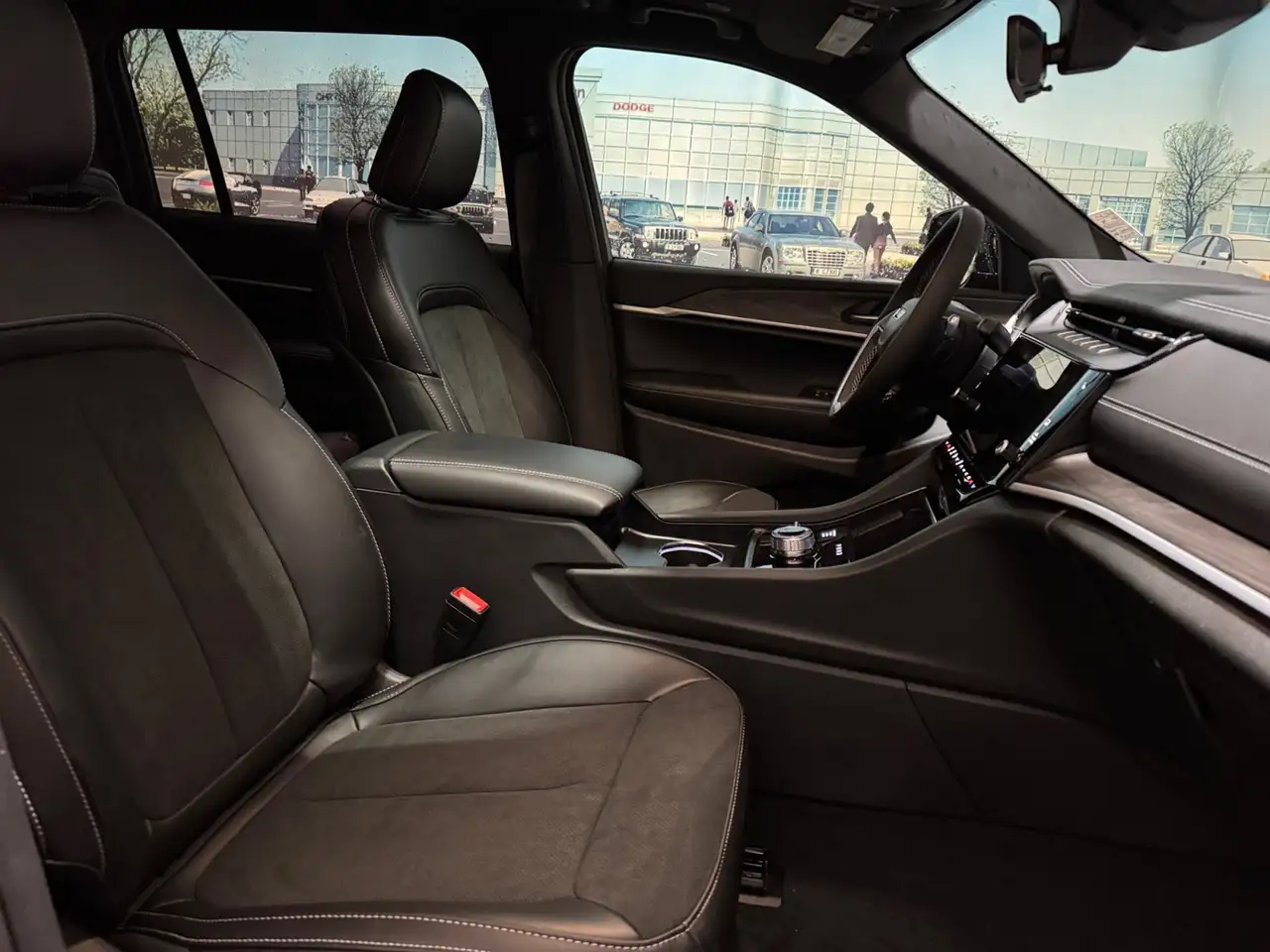 Jeep Grand Cherokee снимка Jeep Grand Cherokee