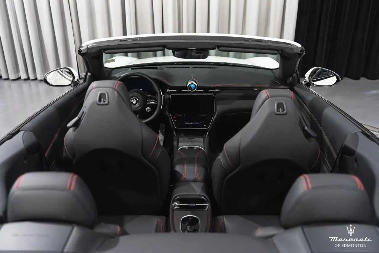 Maserati GranCabrio снимка Maserati GranCabrio