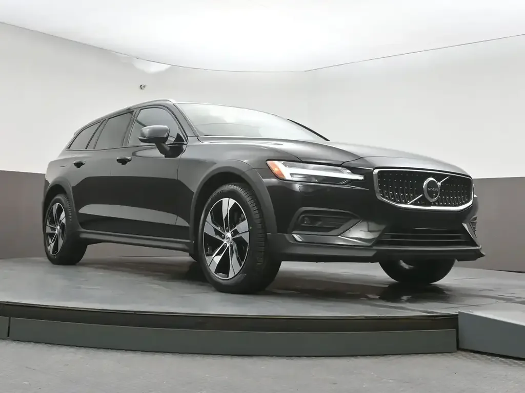 Volvo V60 Cross Country снимка Volvo V60 Cross Country