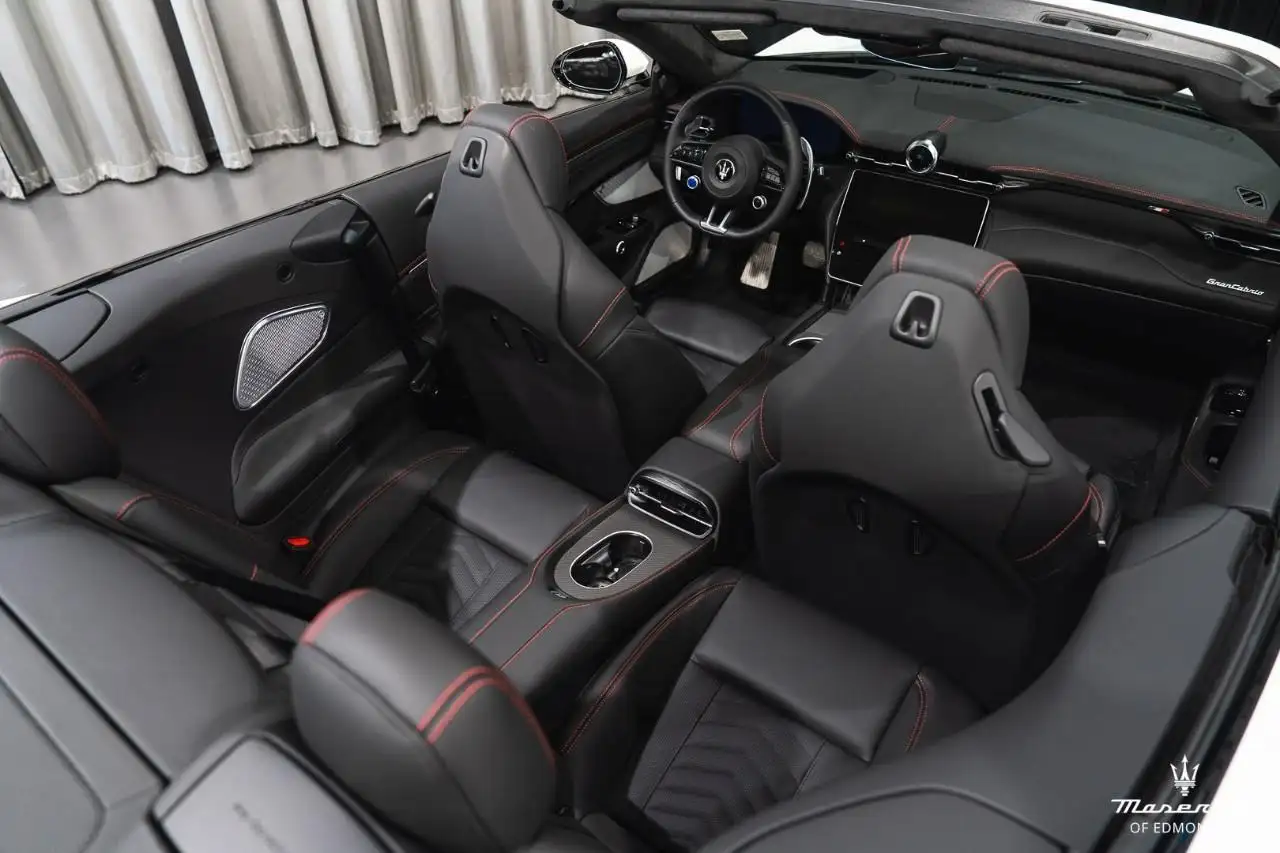 Maserati GranCabrio снимка Maserati GranCabrio