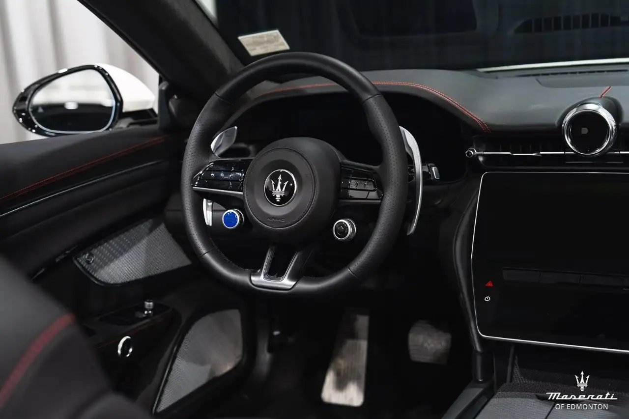 Maserati GranCabrio снимка Maserati GranCabrio