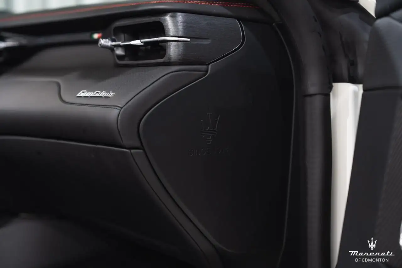 Maserati GranCabrio снимка Maserati GranCabrio
