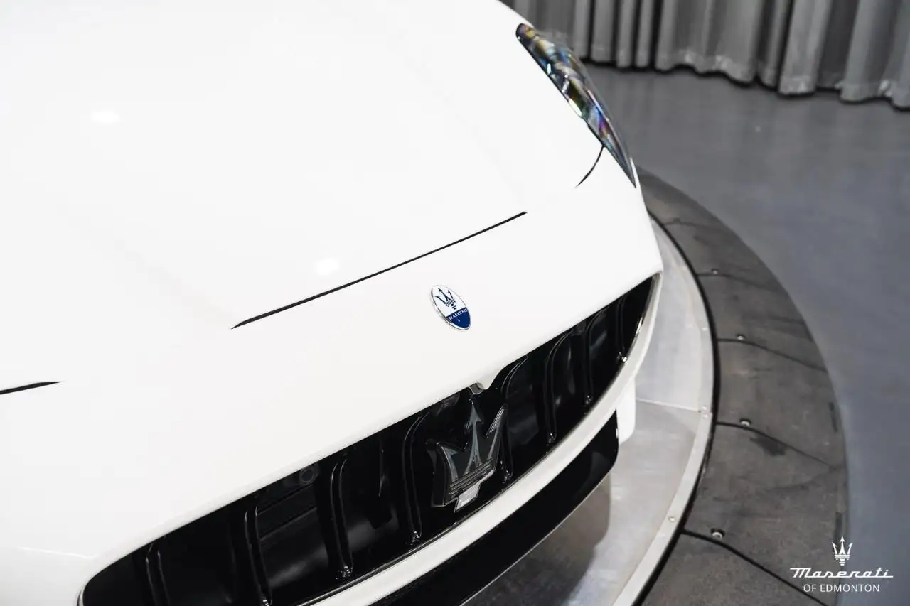 Maserati GranCabrio снимка Maserati GranCabrio