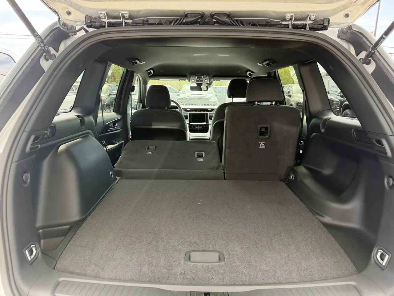 Jeep Grand Cherokee photo Jeep Grand Cherokee