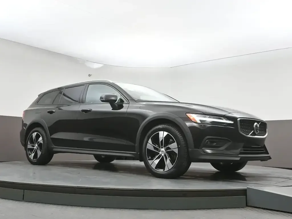 Volvo V60 Cross Country снимка Volvo V60 Cross Country