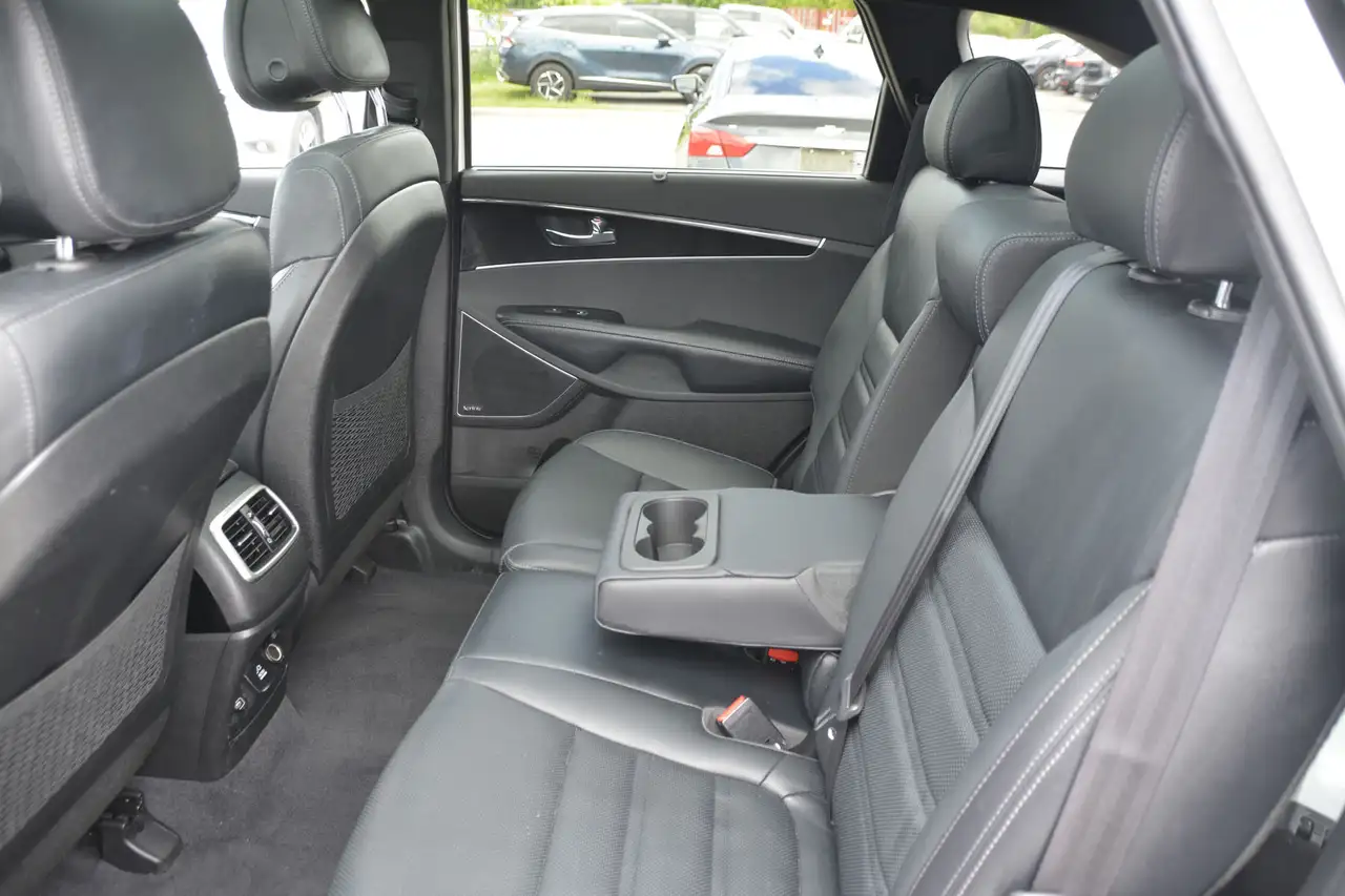 Kia Sorento photo Kia Sorento
