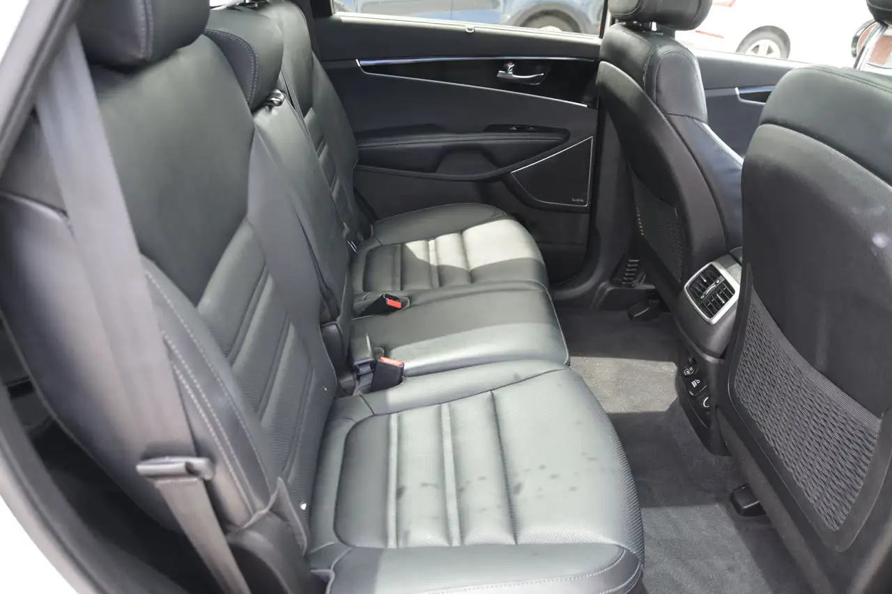 Kia Sorento photo Kia Sorento