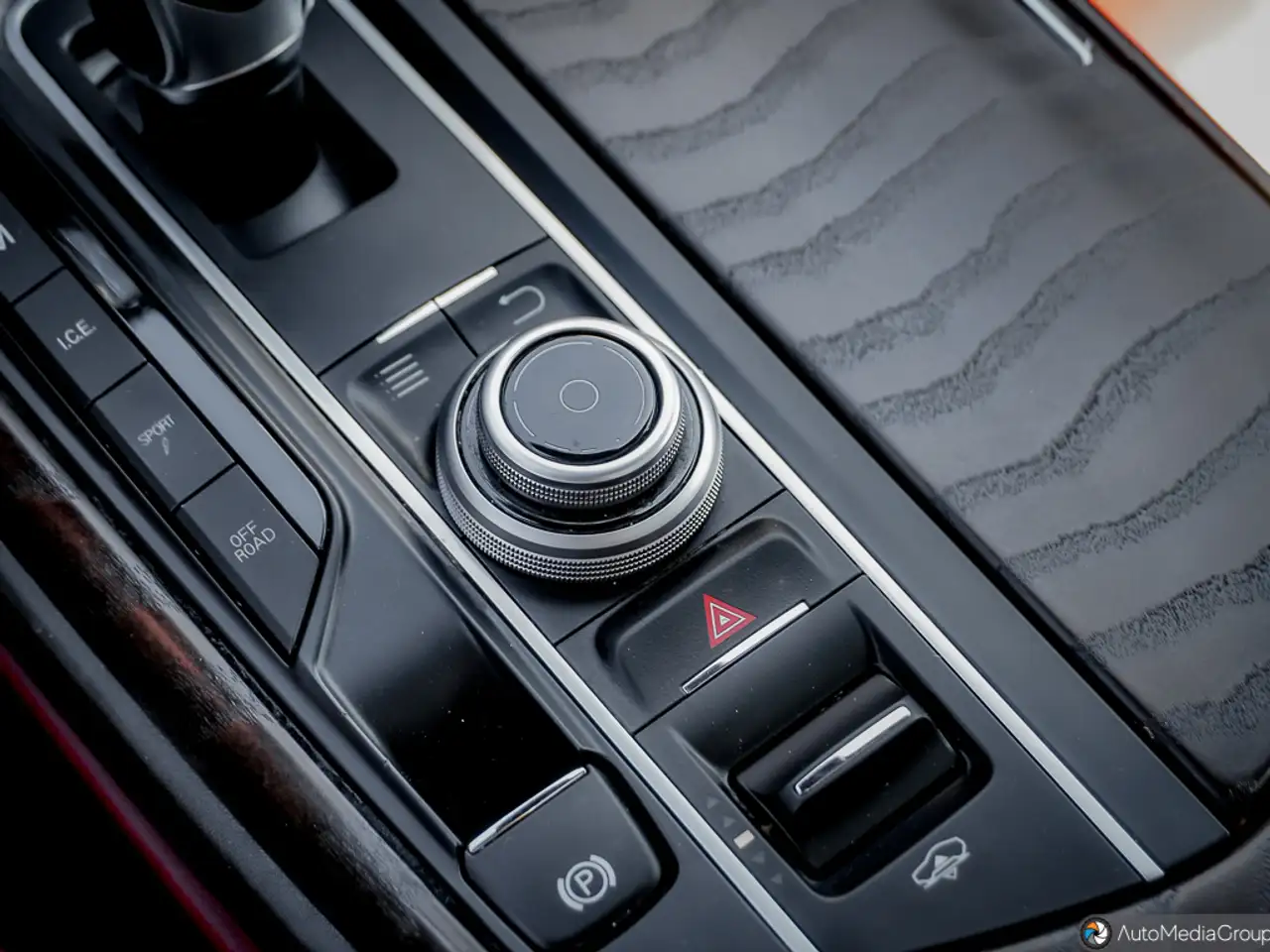 Maserati Levante снимка Maserati Levante