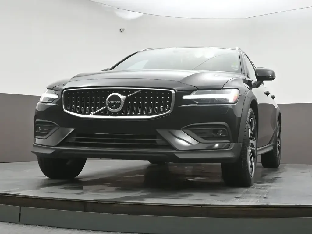 Volvo V60 Cross Country снимка Volvo V60 Cross Country
