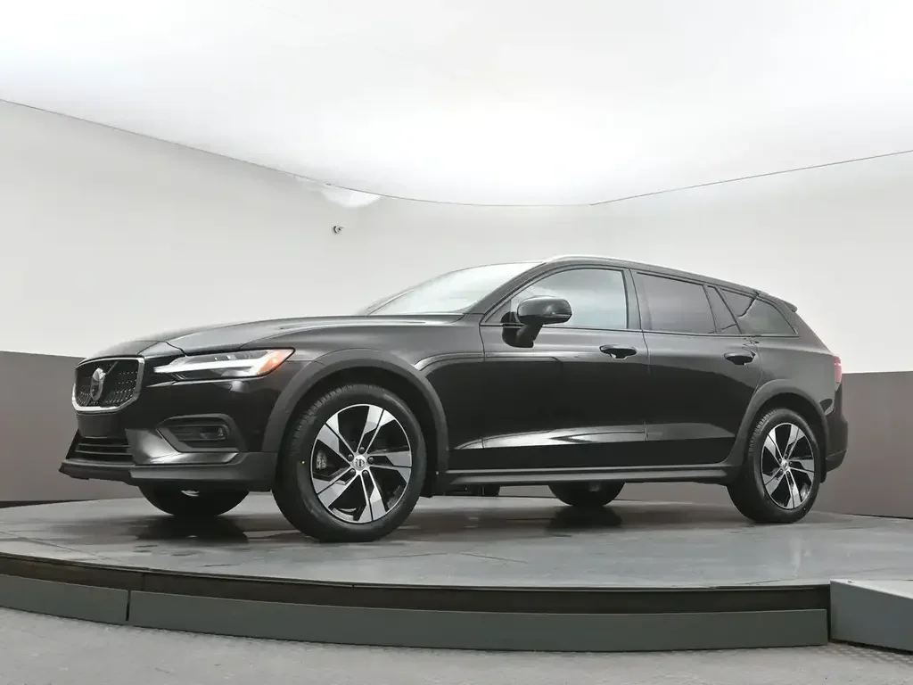 Volvo V60 Cross Country снимка Volvo V60 Cross Country