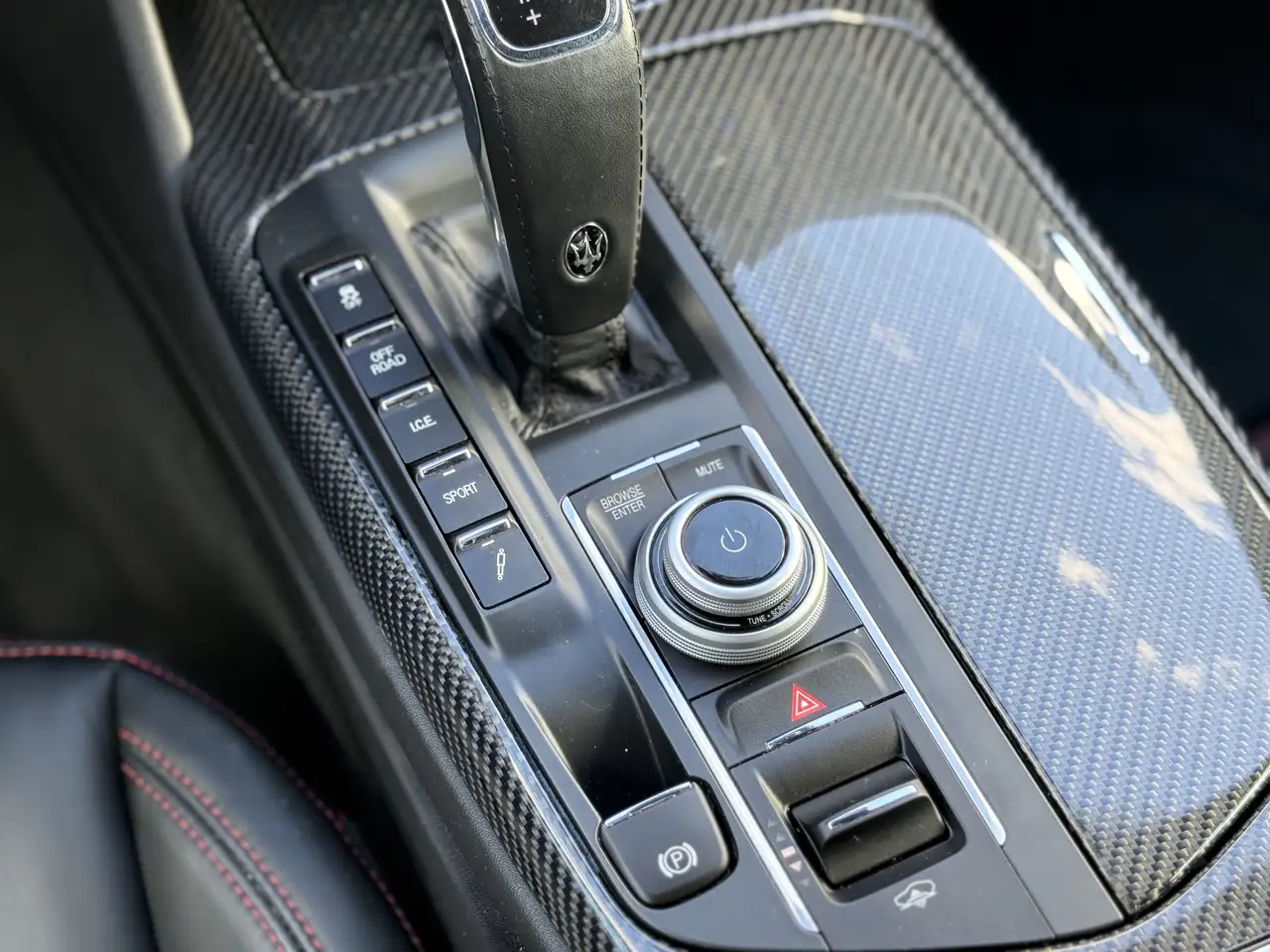 Maserati Levante photo Maserati Levante