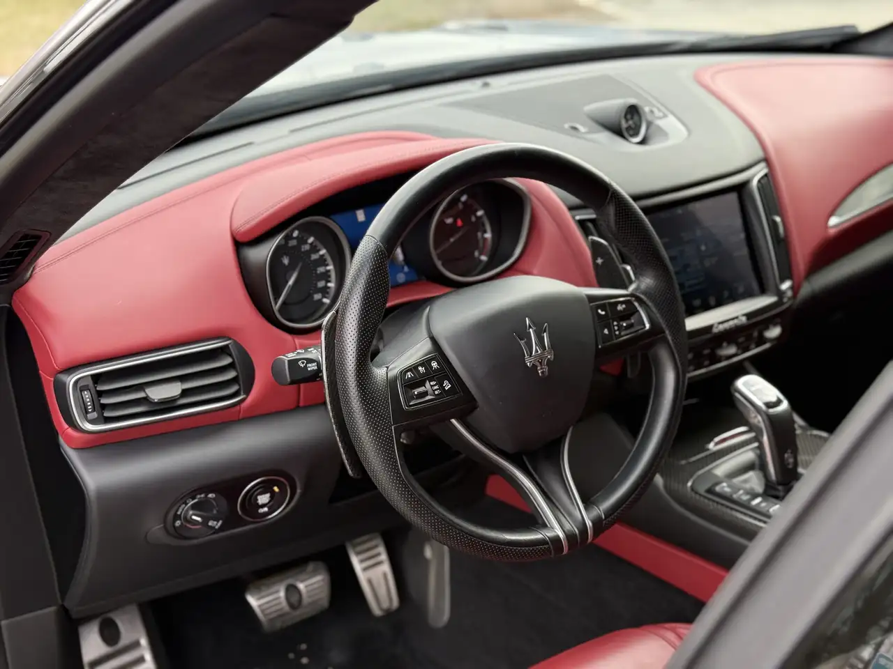 Maserati Levante снимка Maserati Levante