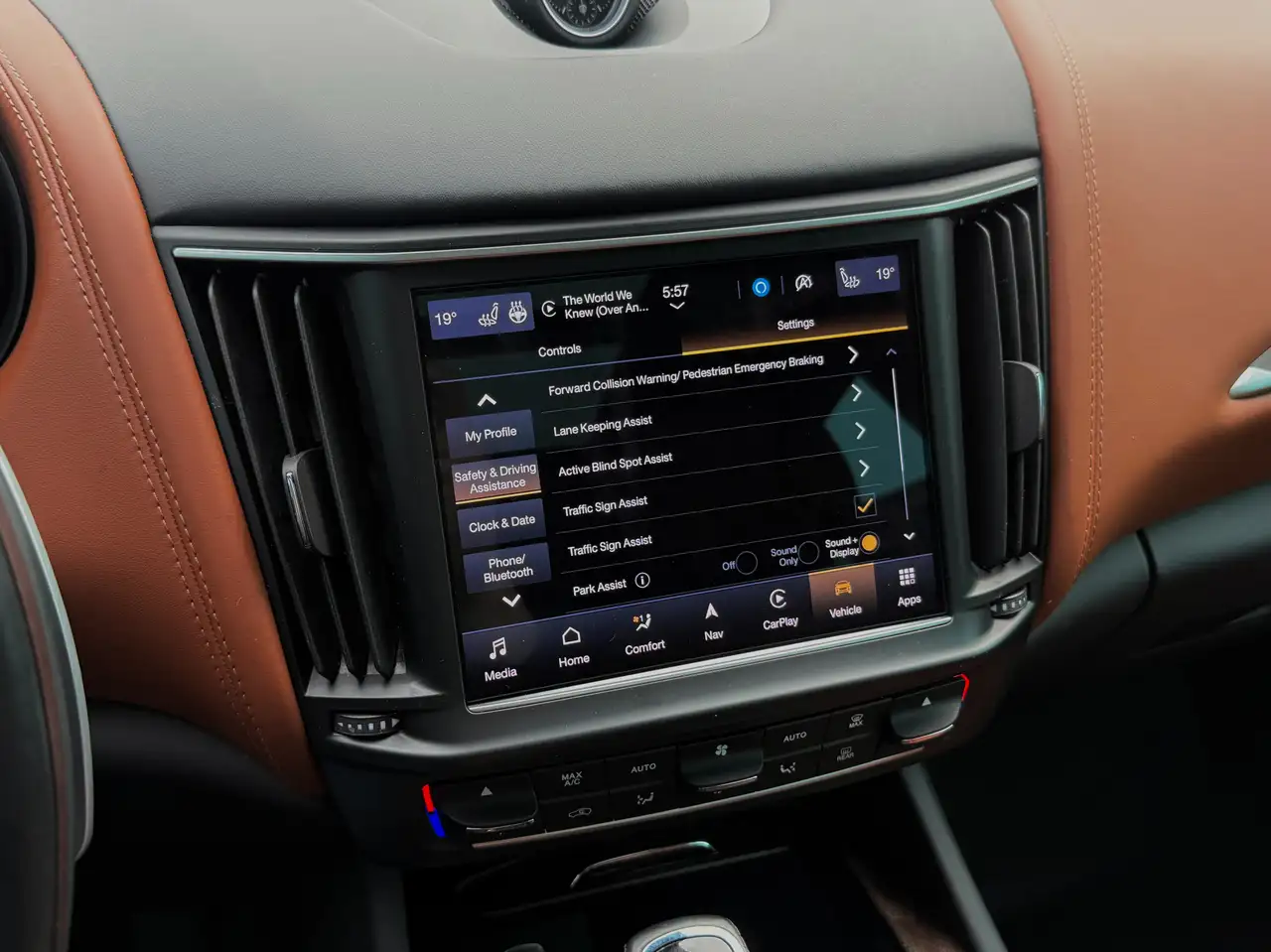 Maserati Levante снимка Maserati Levante