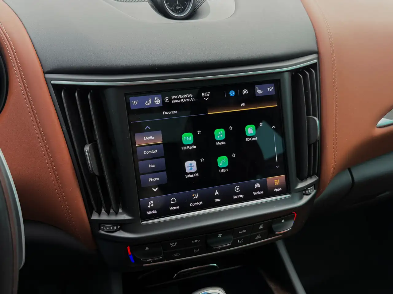 Maserati Levante снимка Maserati Levante