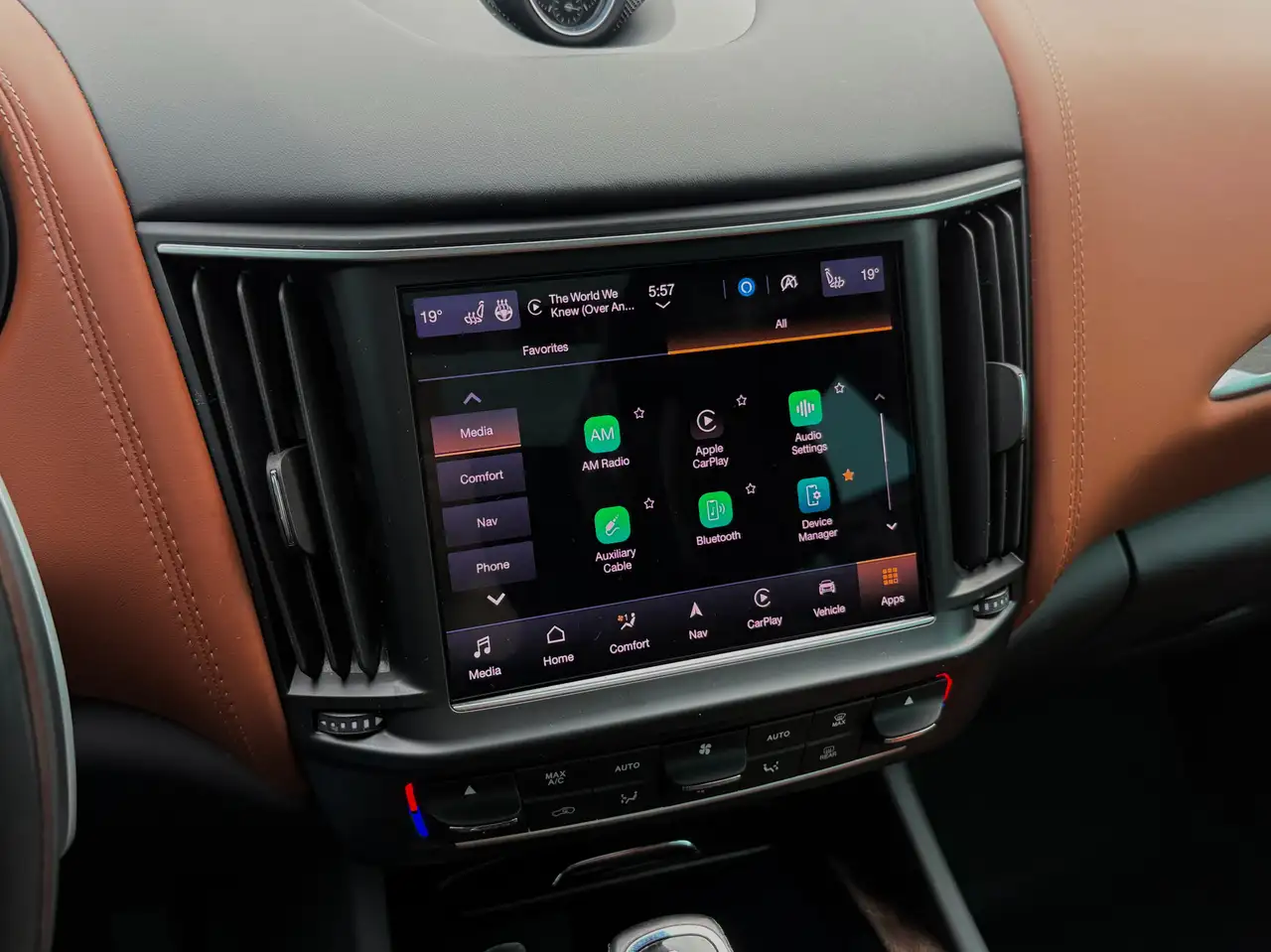 Maserati Levante снимка Maserati Levante