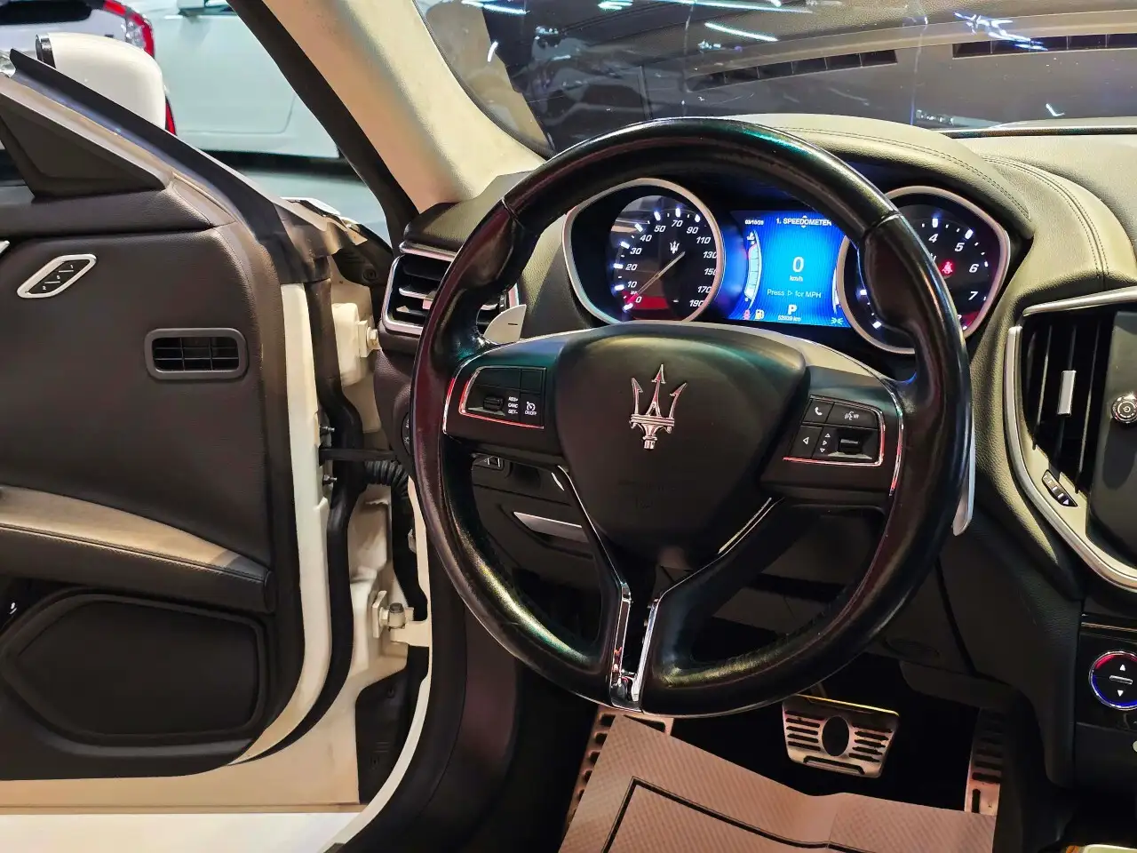 Maserati Ghibli снимка Maserati Ghibli