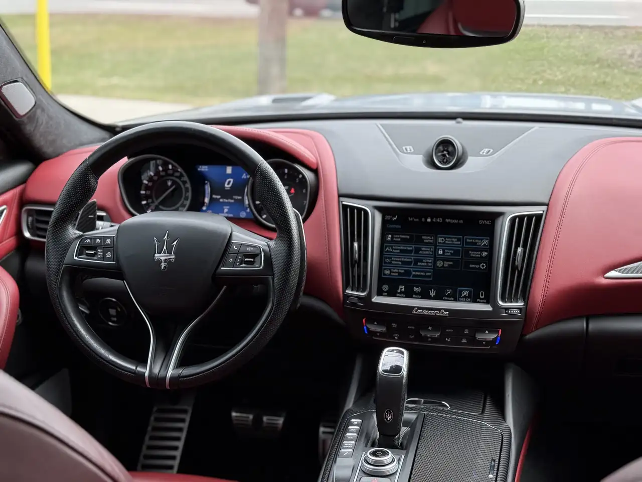 Maserati Levante снимка Maserati Levante