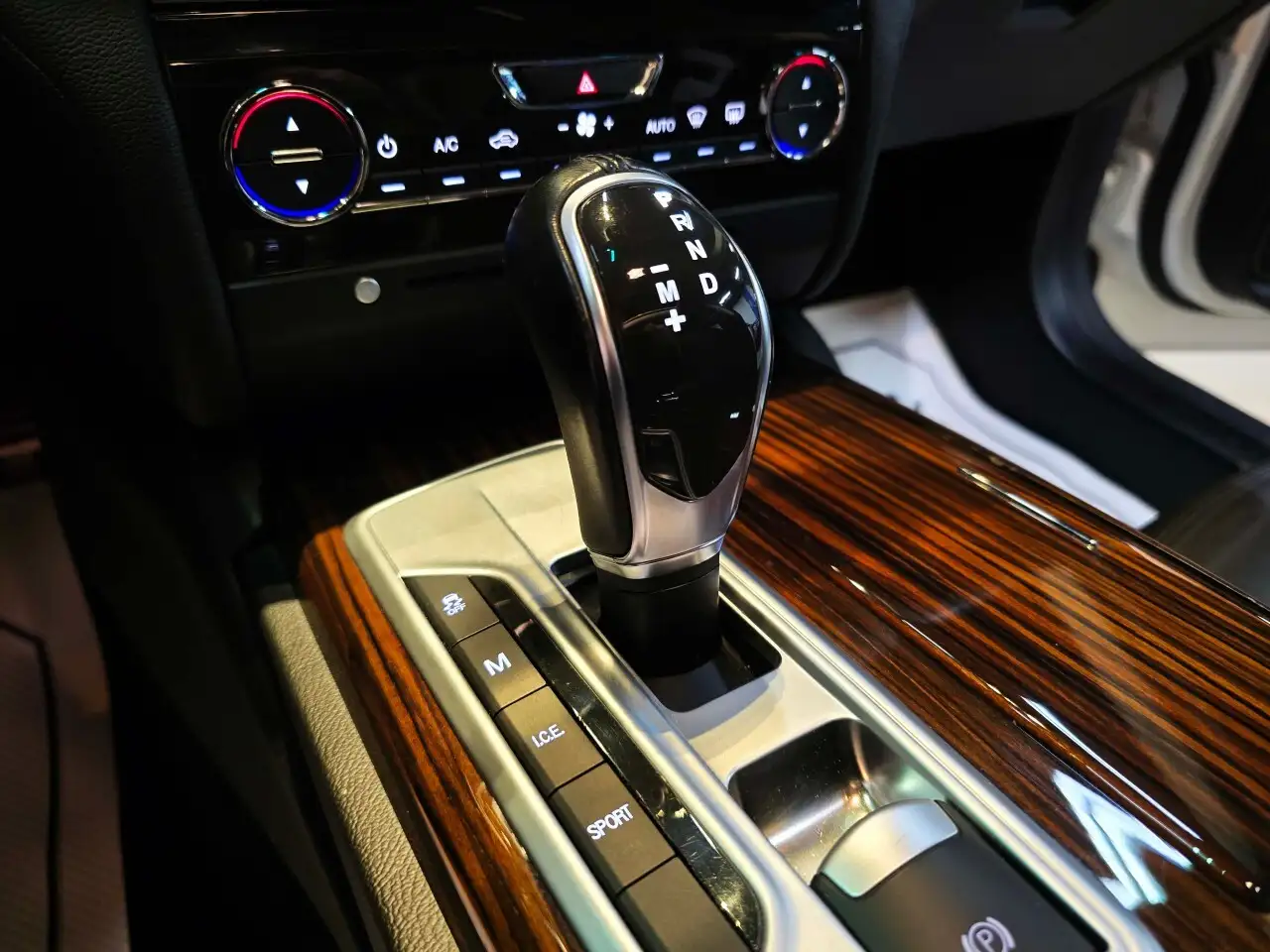 Maserati Ghibli снимка Maserati Ghibli