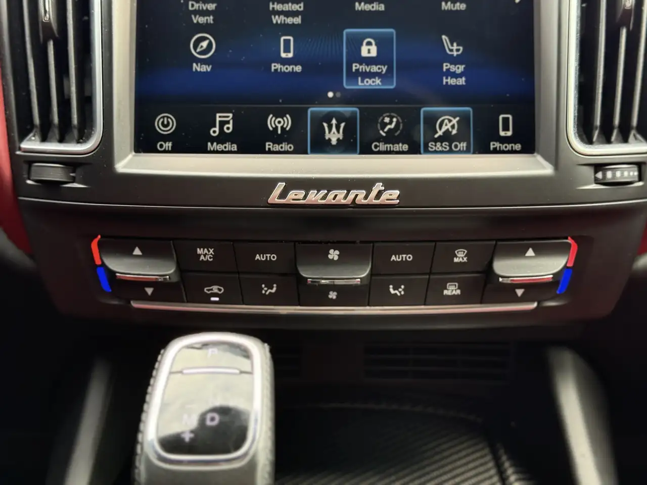 Maserati Levante снимка Maserati Levante