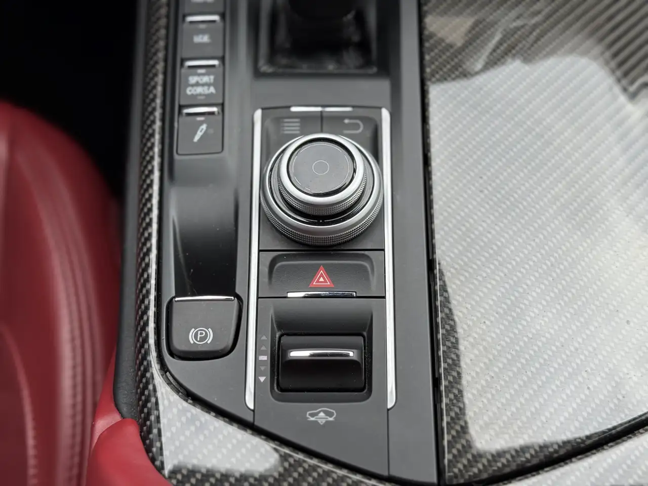 Maserati Levante снимка Maserati Levante