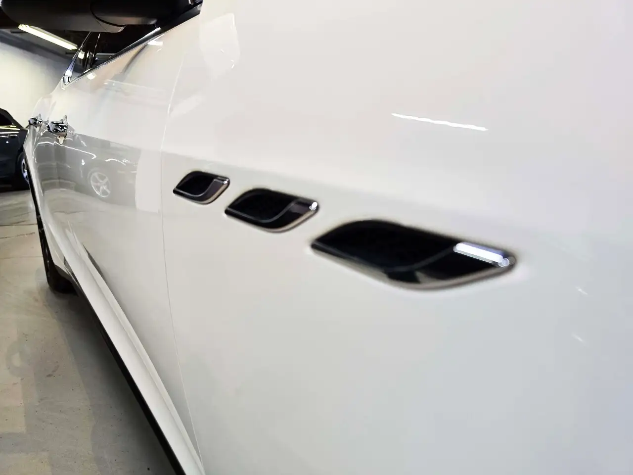 Maserati Ghibli снимка Maserati Ghibli