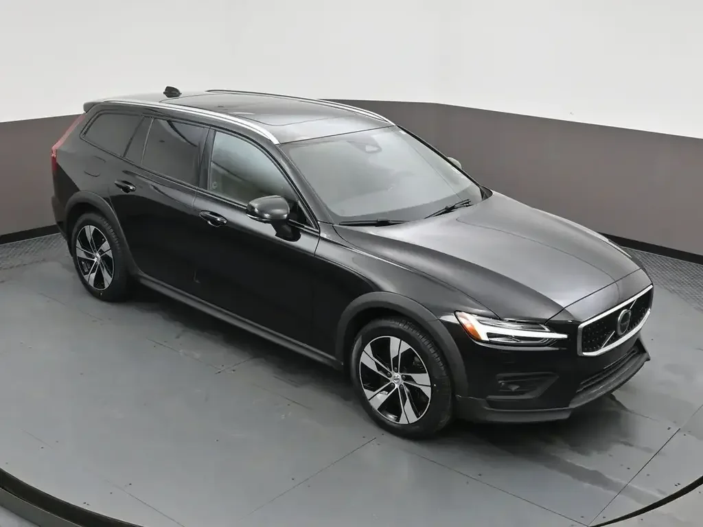 Volvo V60 Cross Country снимка Volvo V60 Cross Country