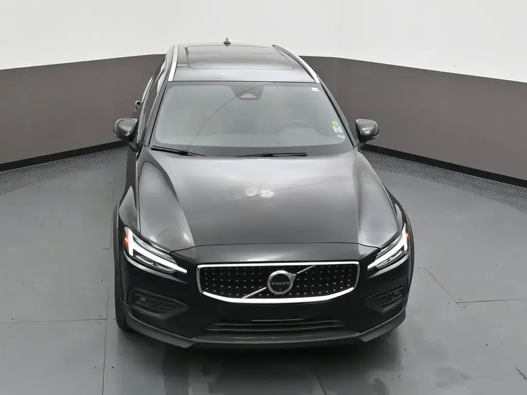 Volvo V60 Cross Country снимка Volvo V60 Cross Country